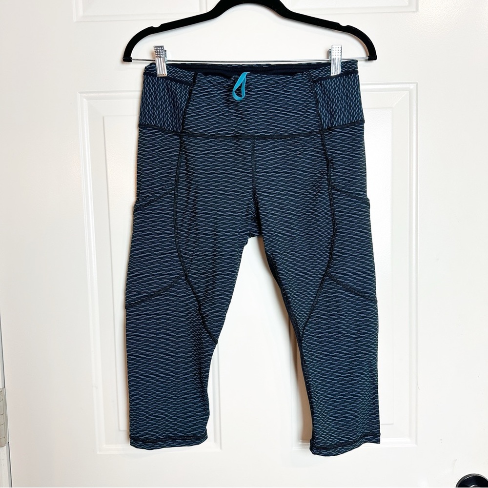 Lululemon black/teal cropped leggings size 10